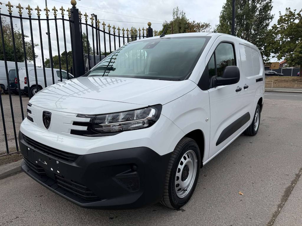 Peugeot Partner - image 1 of 25