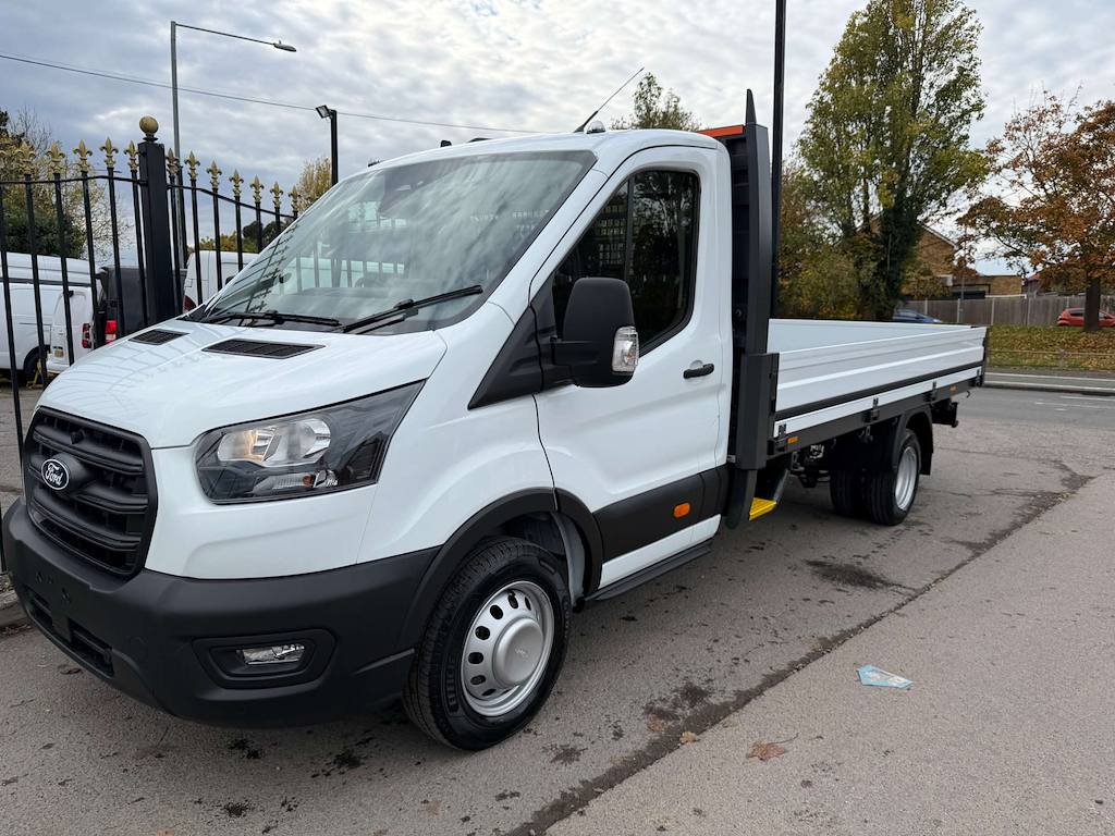 Ford Transit - image 1 of 19