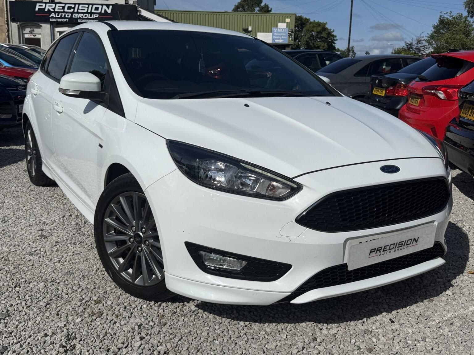 Ford Focus - image 1 of 40