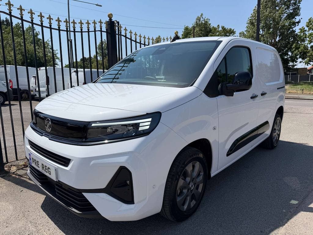 Vauxhall Combo - image 1 of 29