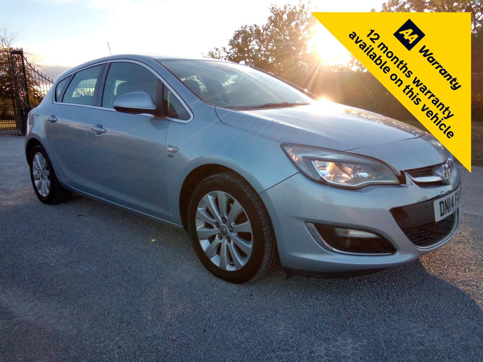Vauxhall Astra - image 1 of 18