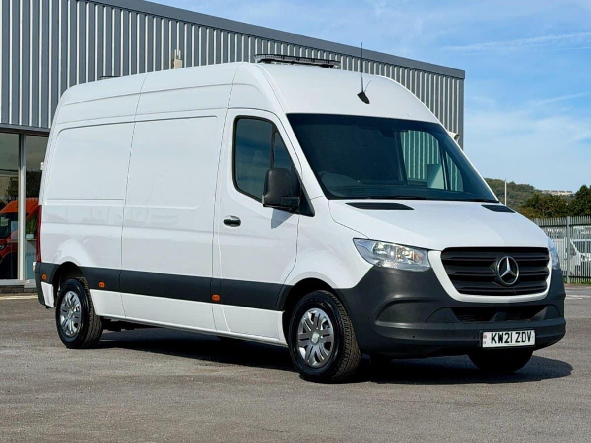 Mercedes-Benz Sprinter - image 1 of 42