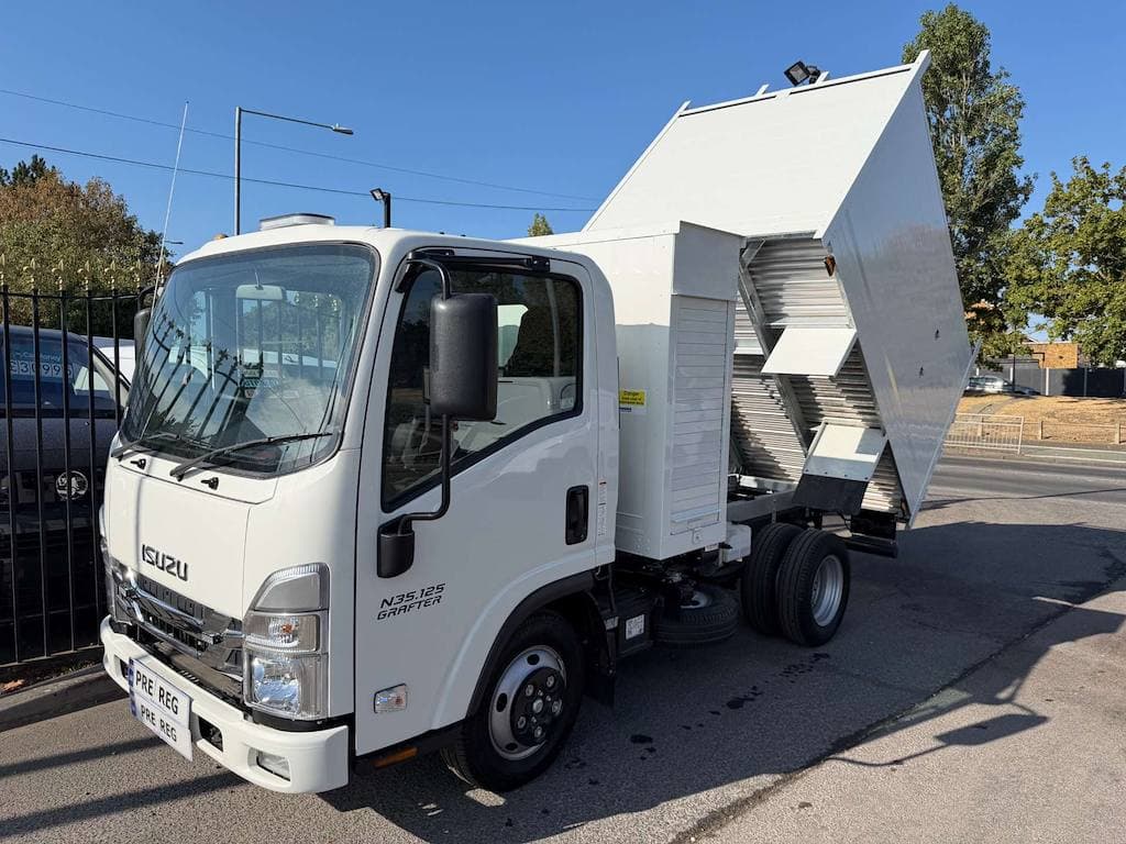 Isuzu Grafter - image 1 of 20