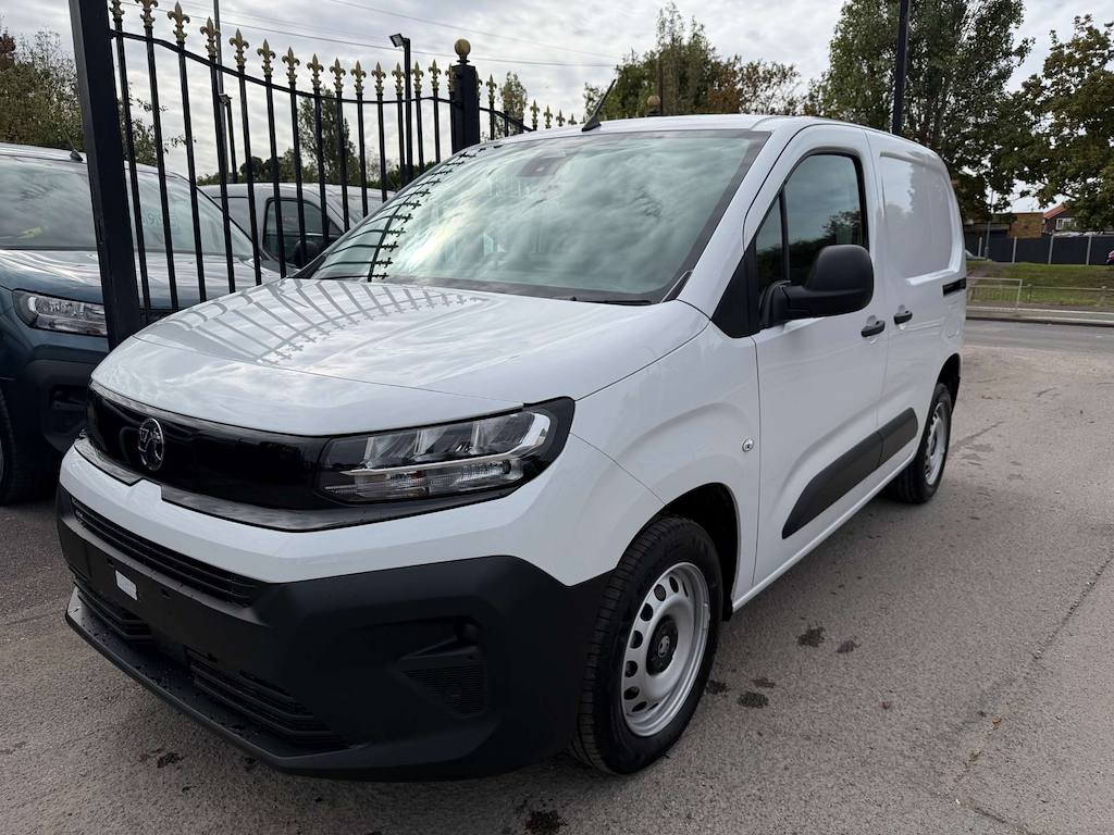 Vauxhall Combo - image 1 of 24
