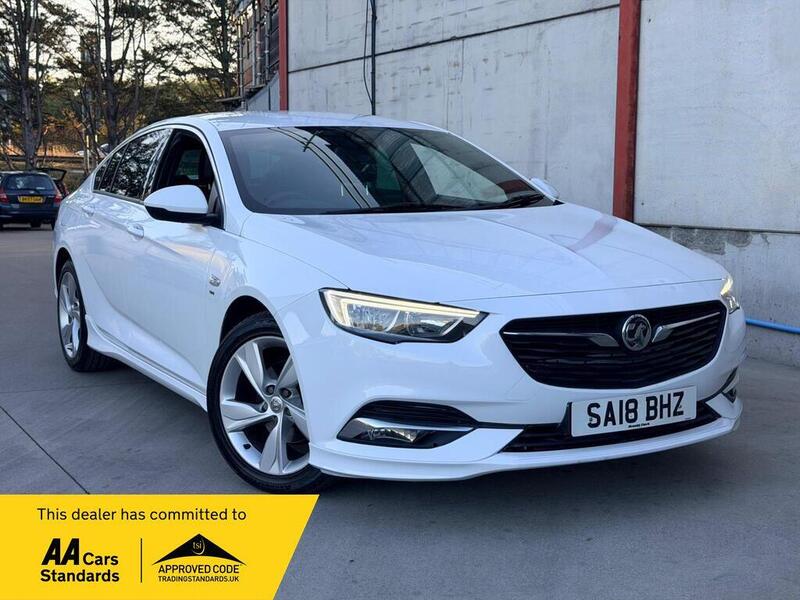 Vauxhall Insignia - image 1 of 36