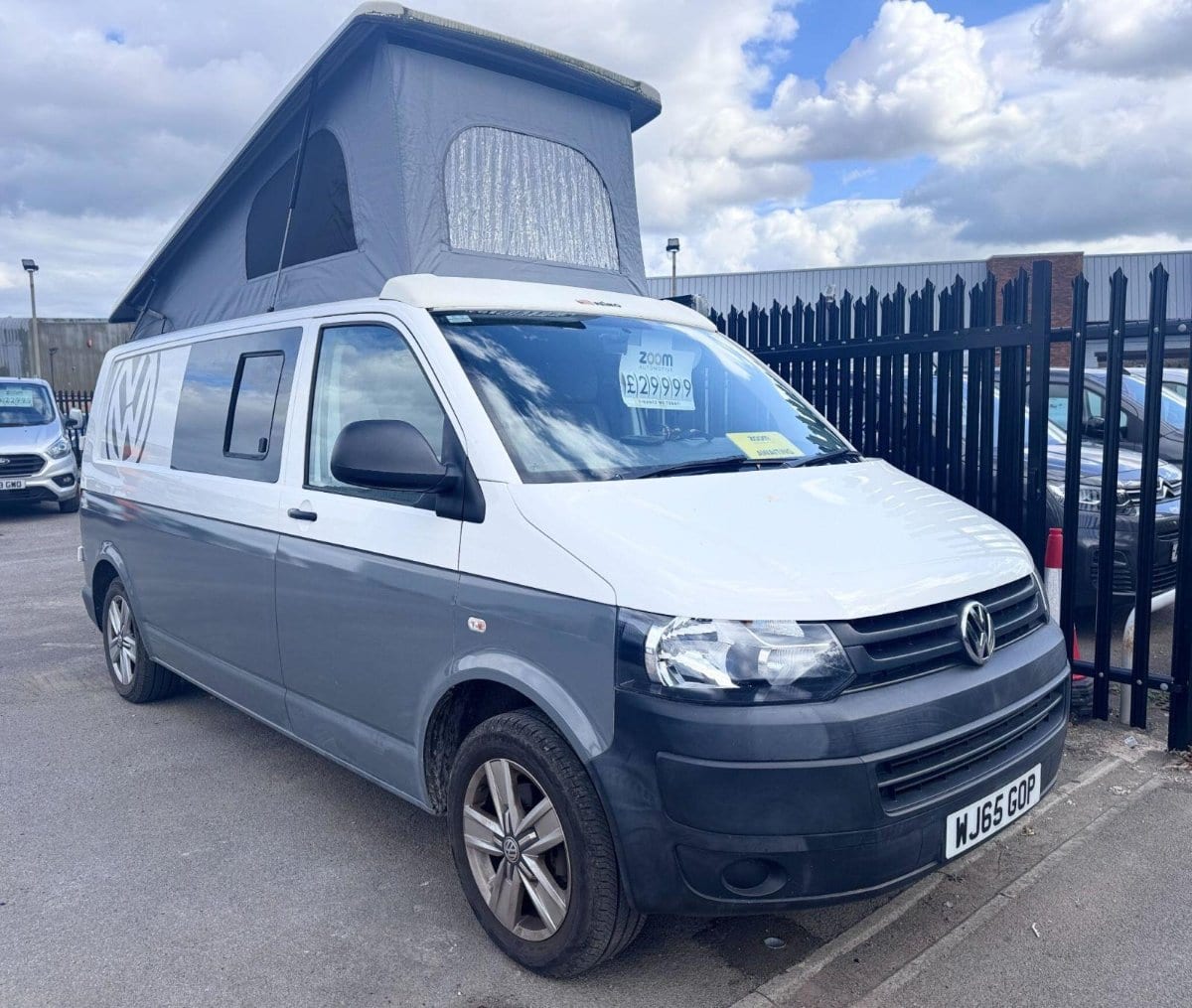 Volkswagen Transporter - image 1 of 8
