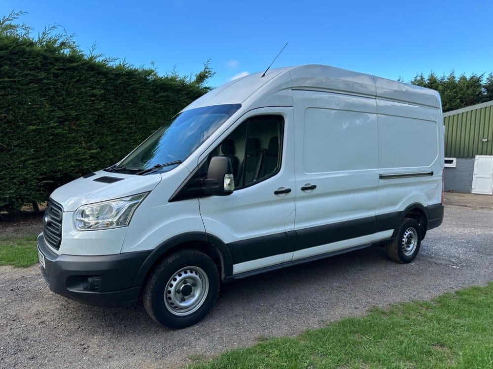 Ford Transit - image 1 of 27