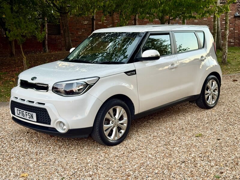 Kia Soul - image 1 of 27