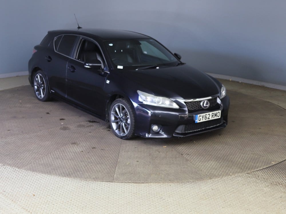 Lexus CT - image 1 of 11