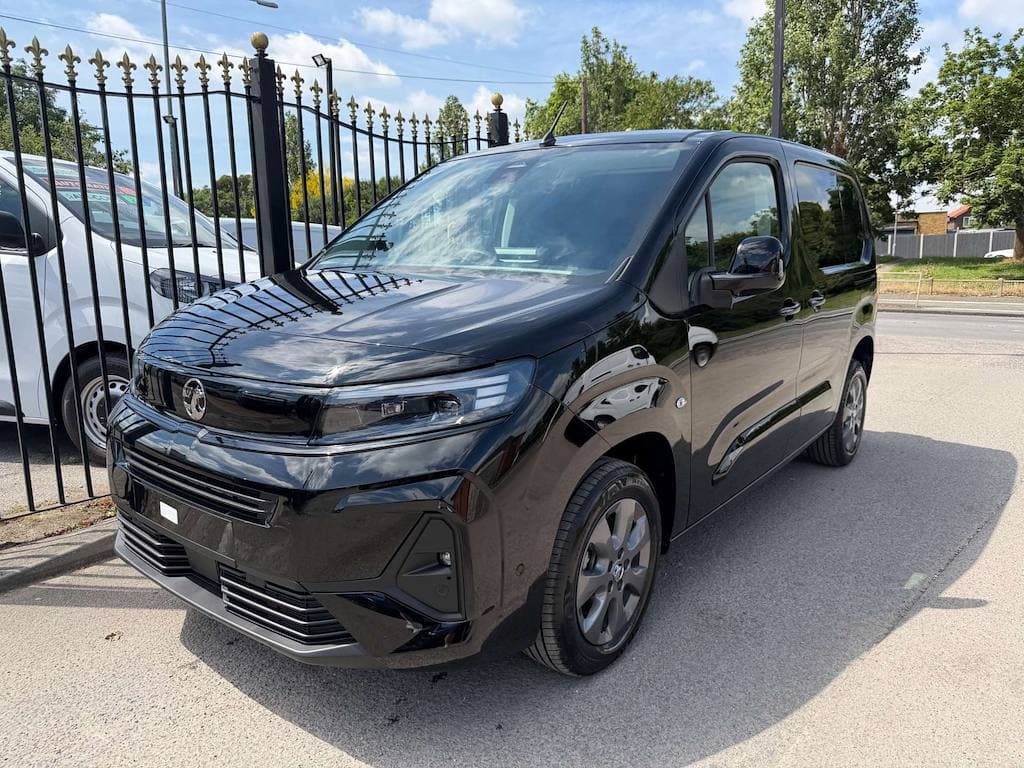 Vauxhall Combo - image 1 of 25