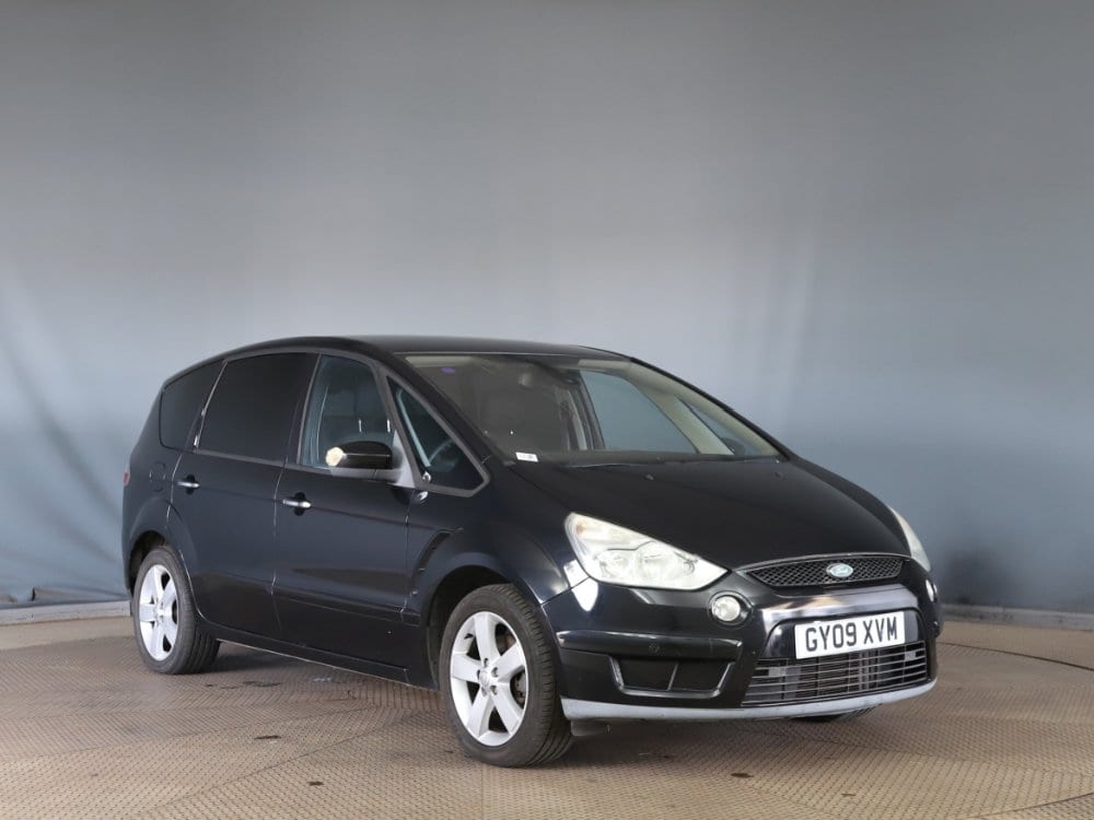 Ford S-Max - image 1 of 13