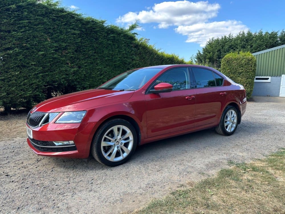 Skoda Octavia - image 1 of 42