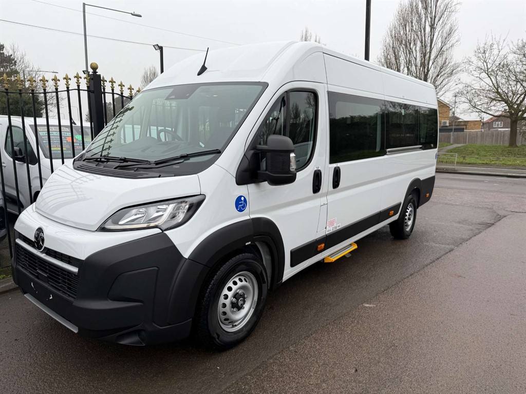 Vauxhall Movano - image 1 of 26