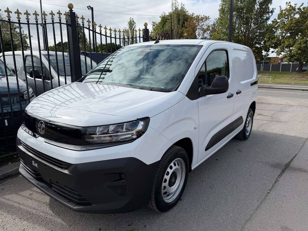 Vauxhall Combo - image 1 of 21