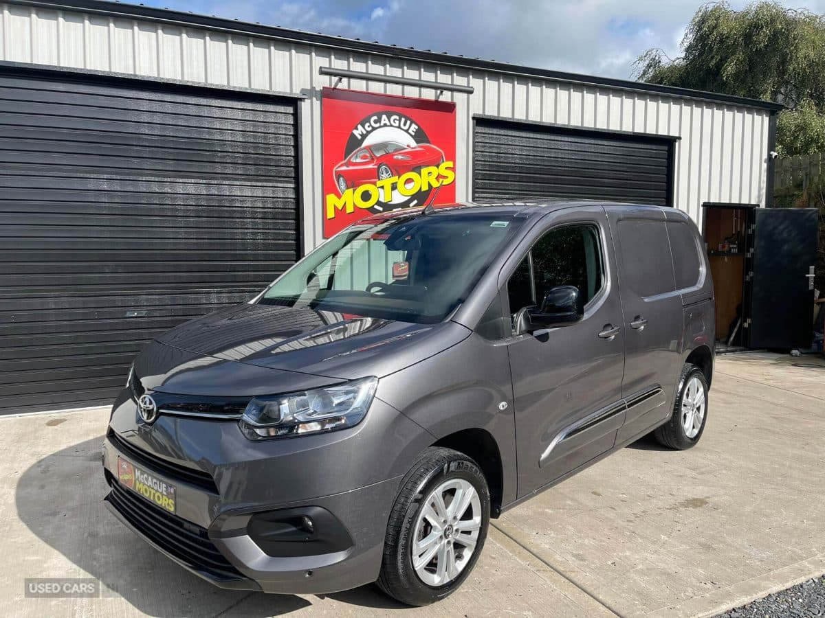 Toyota Proace City - image 1 of 19