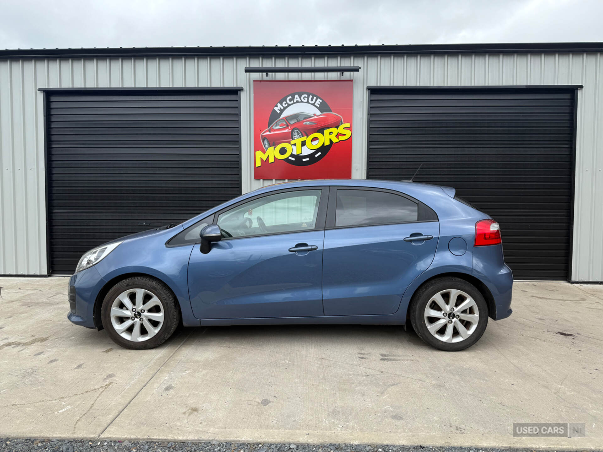 Kia Rio - image 1 of 10