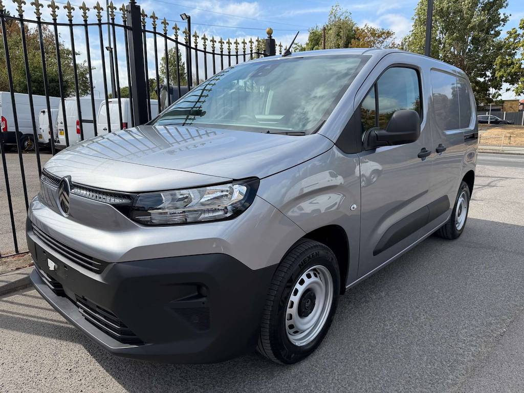 Citroen Berlingo - image 1 of 22