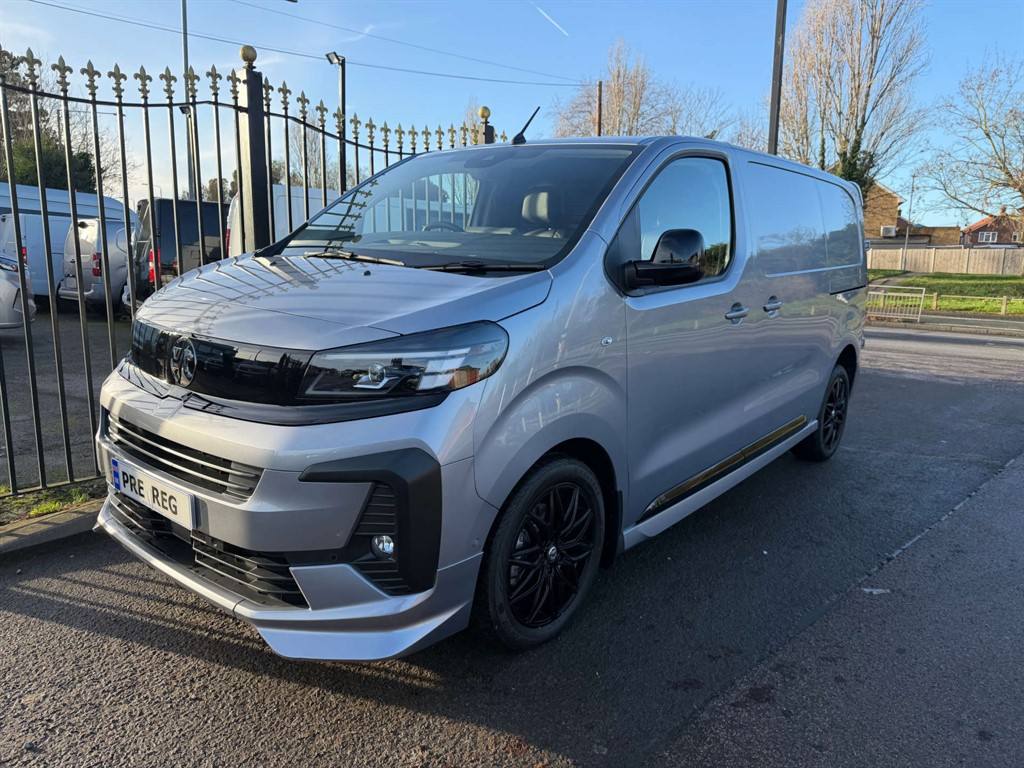 Vauxhall Vivaro - image 1 of 25
