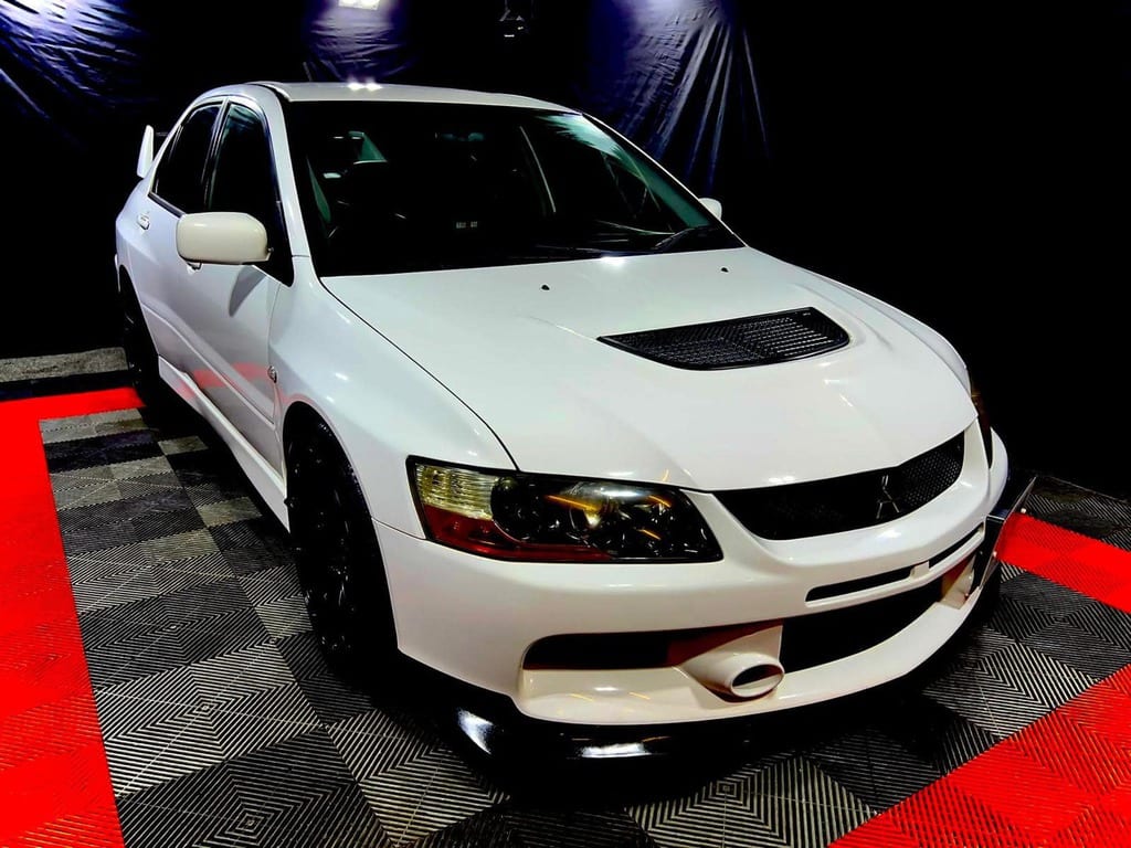 Mitsubishi Lancer Evolution - image 1 of 12