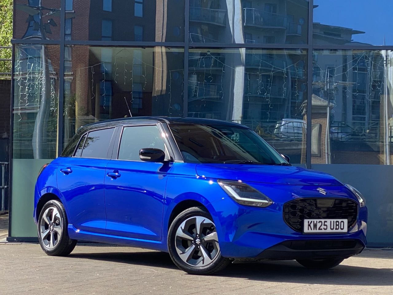 Suzuki Swift - image 1 of 44