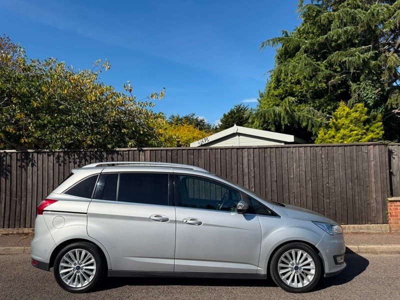 Ford Grand C-Max - image 1 of 20