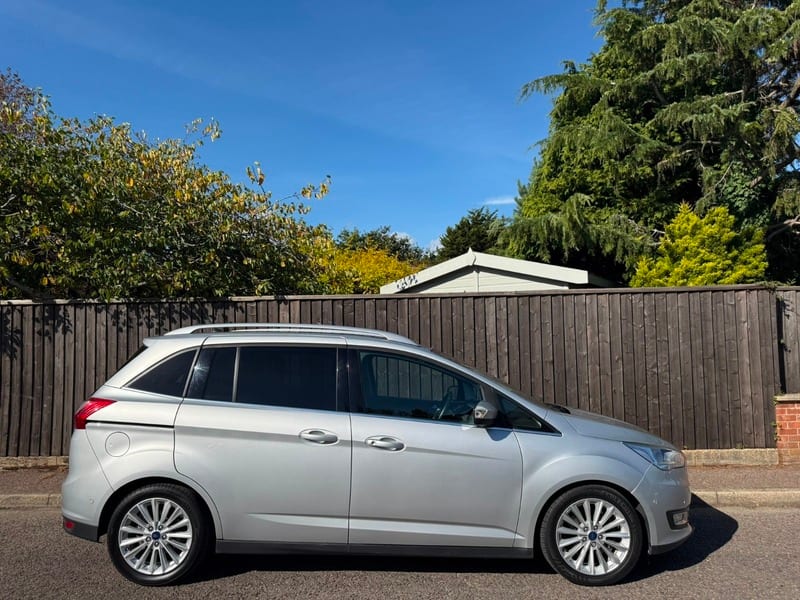 Ford Grand C-Max - image 1 of 20
