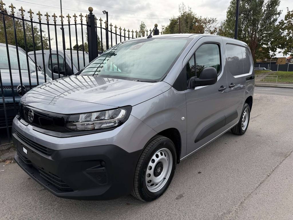 Vauxhall Combo - image 1 of 24