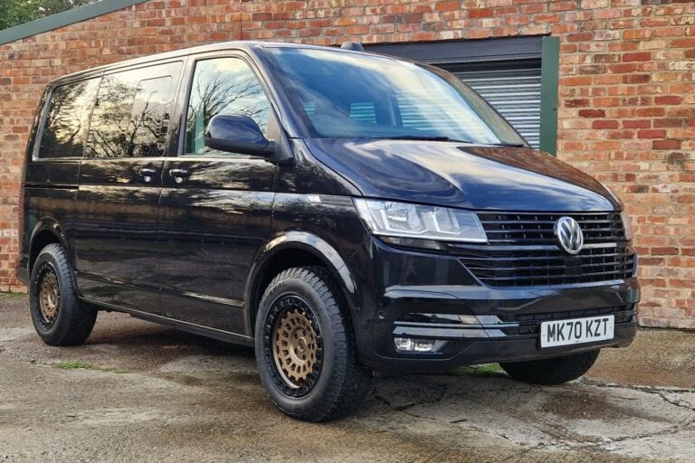 Volkswagen Transporter - image 1 of 30