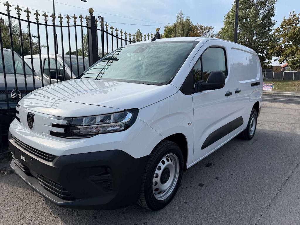 Peugeot Partner - image 1 of 25