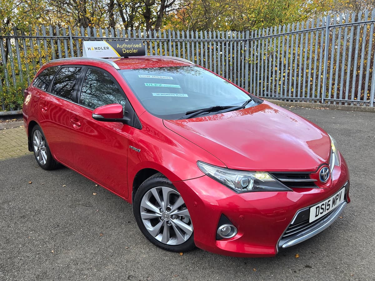 Toyota Auris - image 1 of 15