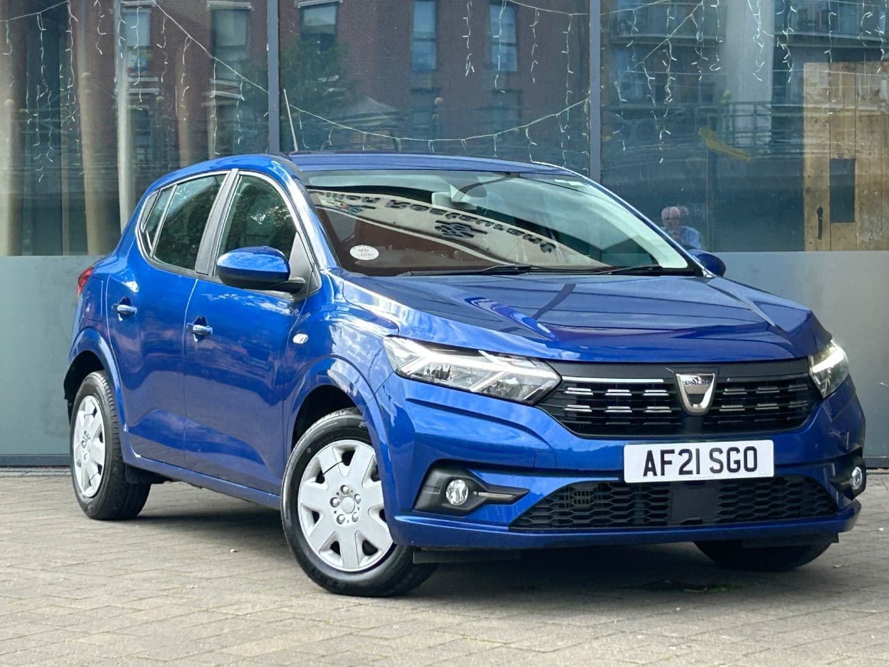 Dacia Sandero - image 1 of 29