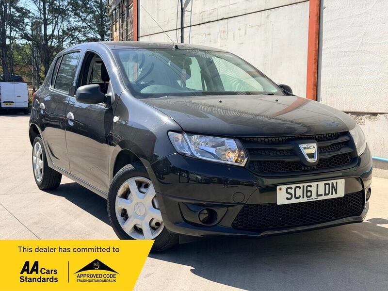 Dacia Sandero - image 1 of 28