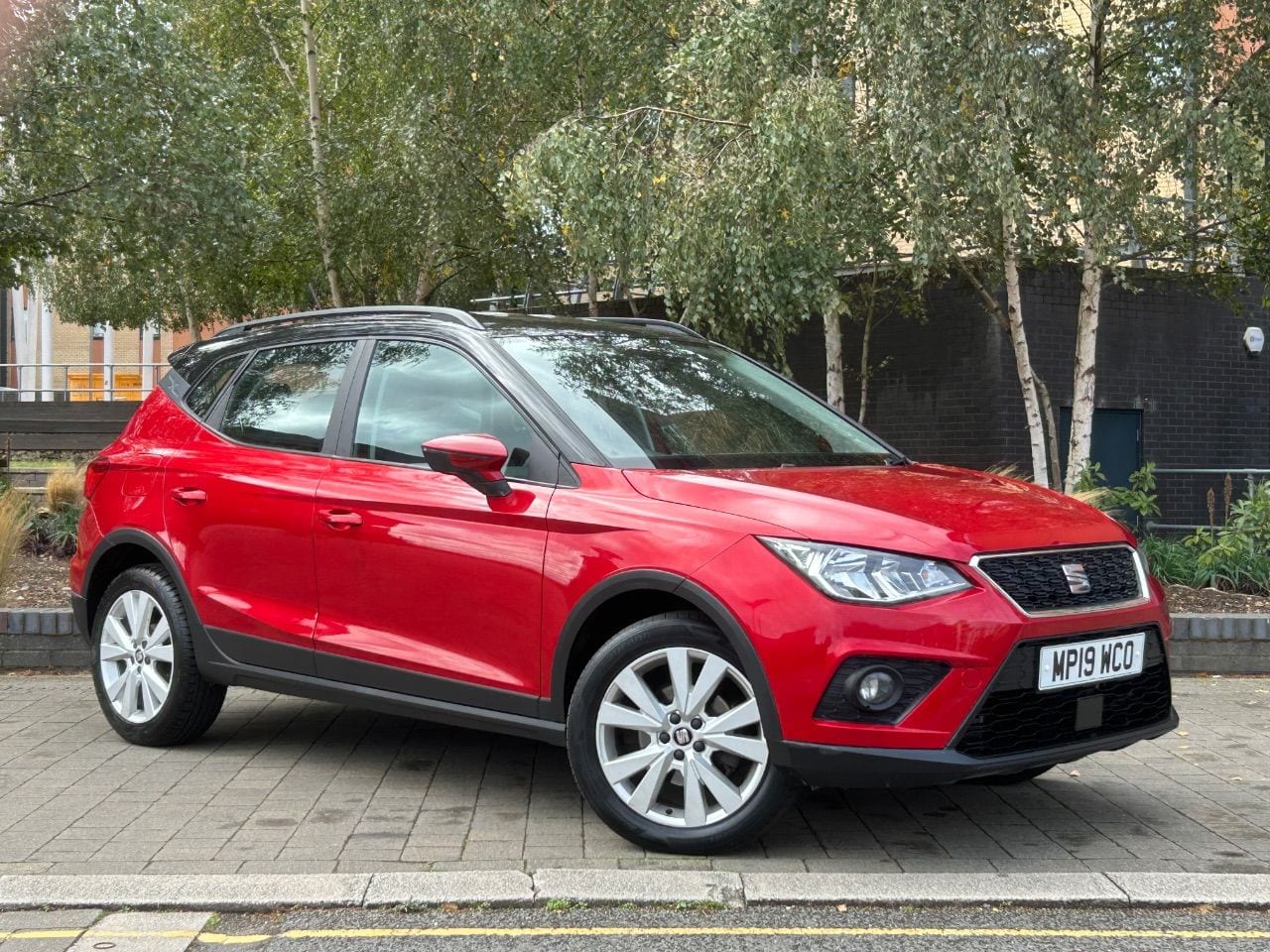 SEAT Arona - image 1 of 23