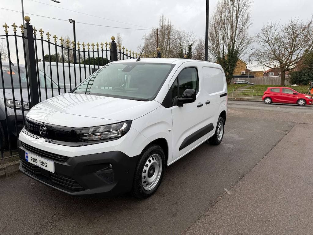 Vauxhall Combo - image 1 of 23