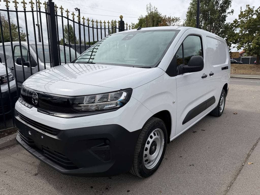 Vauxhall Combo - image 1 of 25
