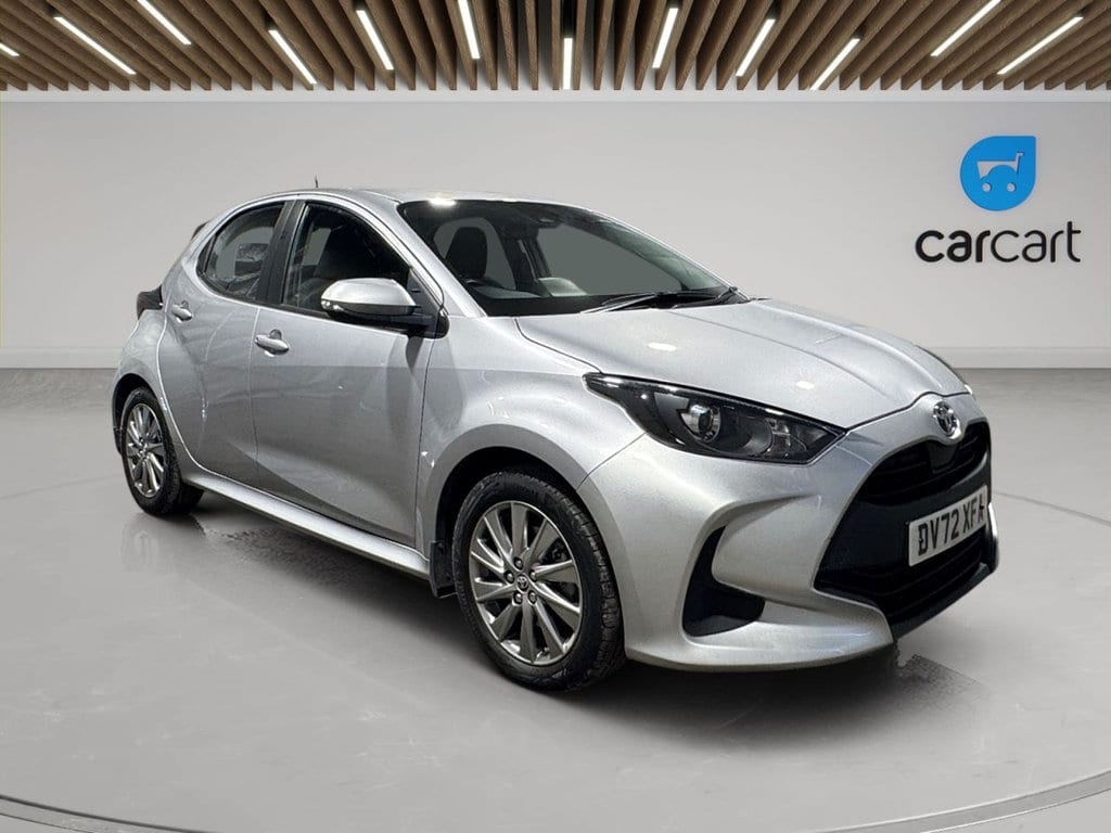 Toyota Yaris - image 1 of 44