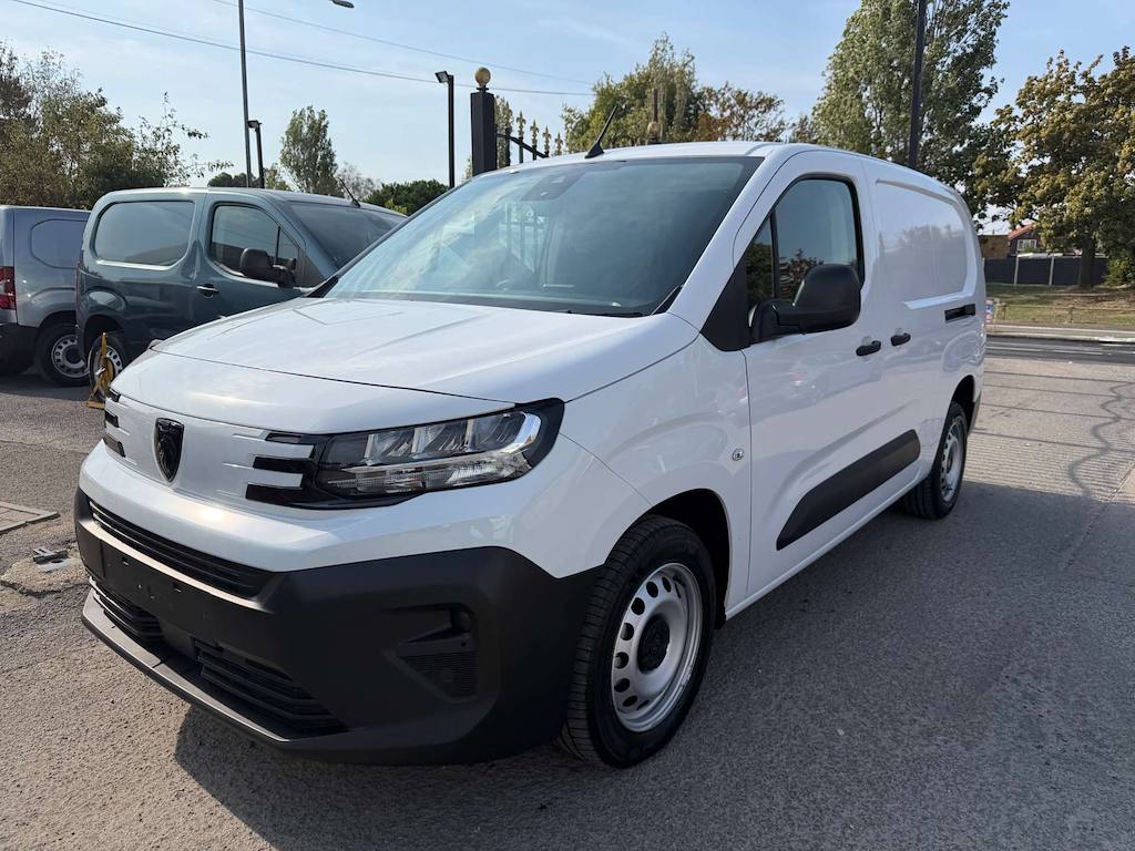 Peugeot Partner - image 1 of 24