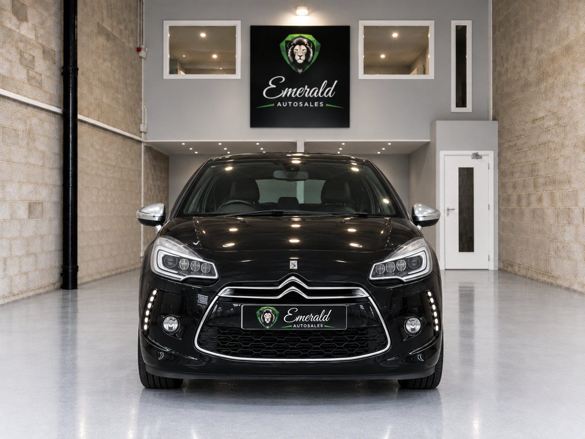 DS Automobiles DS 3 - image 1 of 10