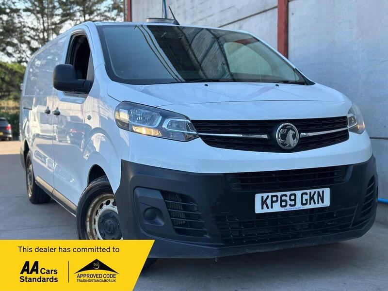 Vauxhall Vivaro - image 1 of 18