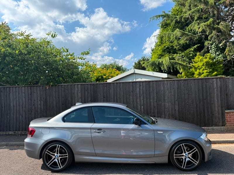 BMW 1 Series - image 1 of 20
