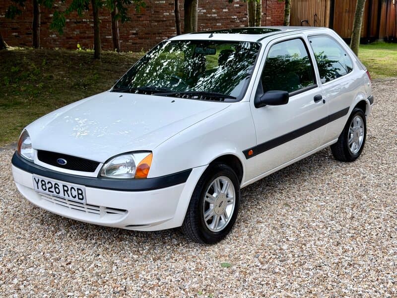 Ford Fiesta - image 1 of 34