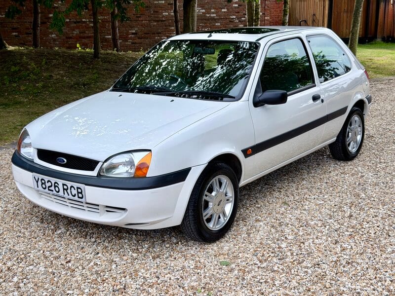 Ford Fiesta - image 1 of 34