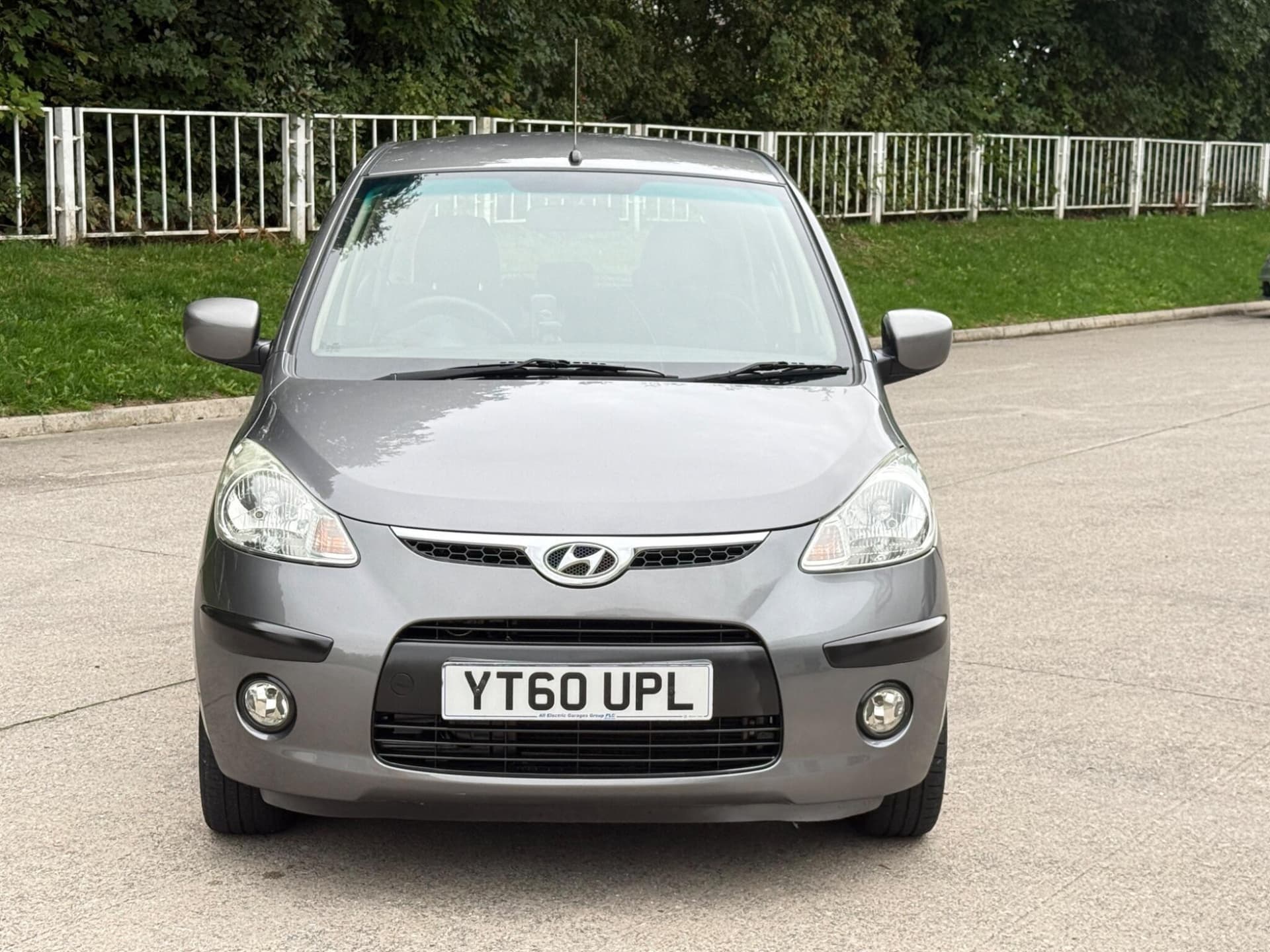 Hyundai i10 - image 1 of 30