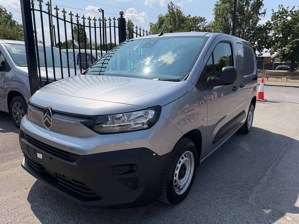 Citroen Berlingo - image 1 of 23