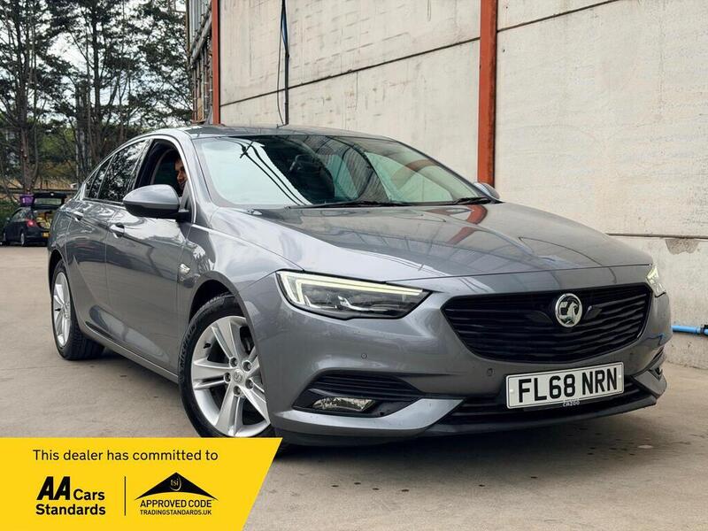 Vauxhall Insignia - image 1 of 32