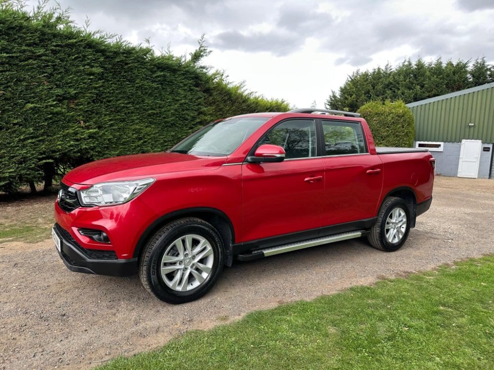 SsangYong Musso - image 1 of 44