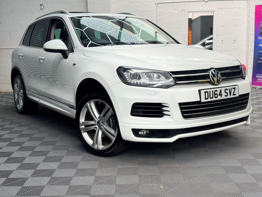 Volkswagen Touareg - image 1 of 34