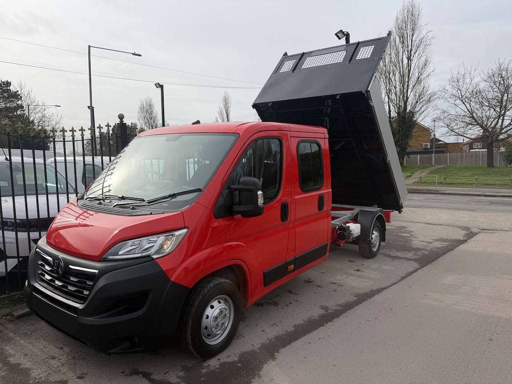 Vauxhall Movano - image 1 of 29