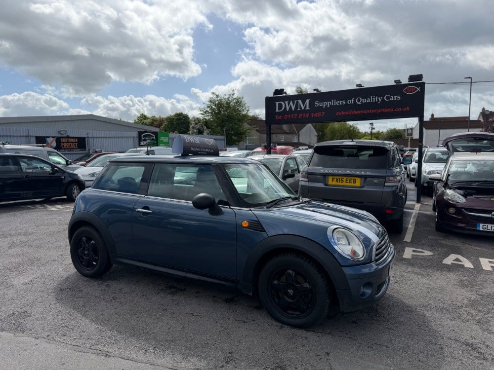 MINI Hatch Cooper - image 1 of 15