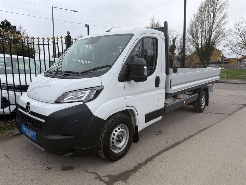 Vauxhall Movano - image 1 of 21